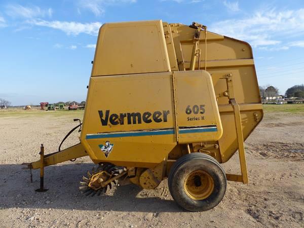 VERMEER 605 SERIES K ROUND BALER