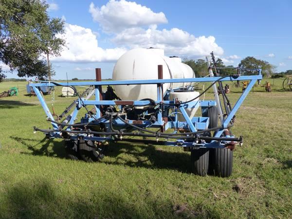 DUAL TANK 300 GAL SPRAY RIG W/34' BOOMS