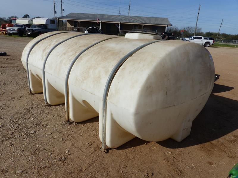 2000 GALLON POLY TANK