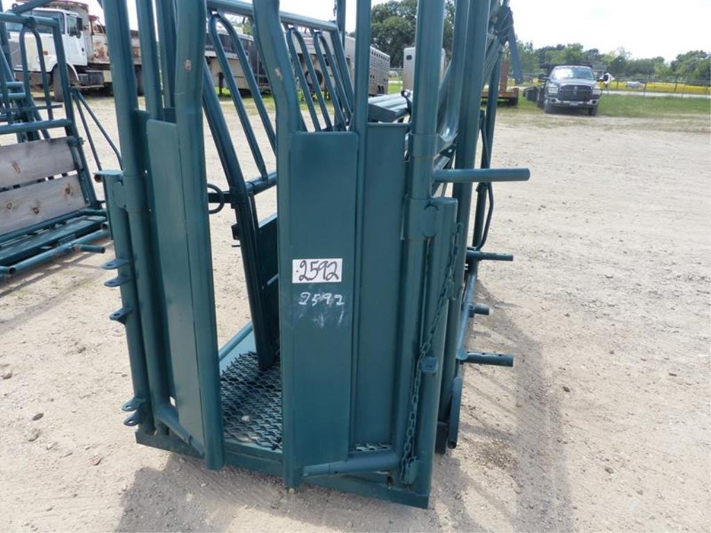 SQUEEZE CHUTE W/SELF CATCH HEAD GATE