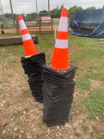 50 TRAFFIC CONES