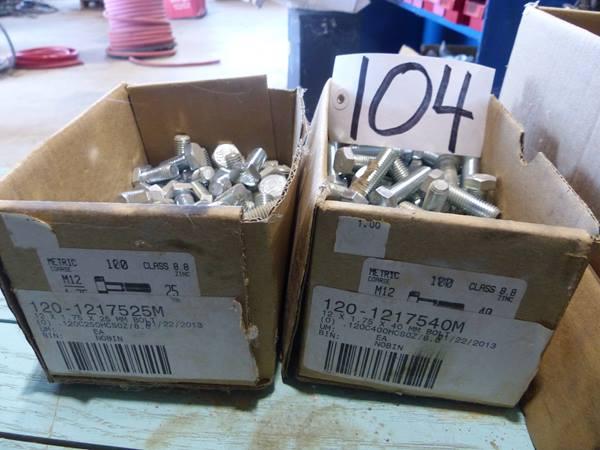 METRIC BOLTS-(4) BOXES