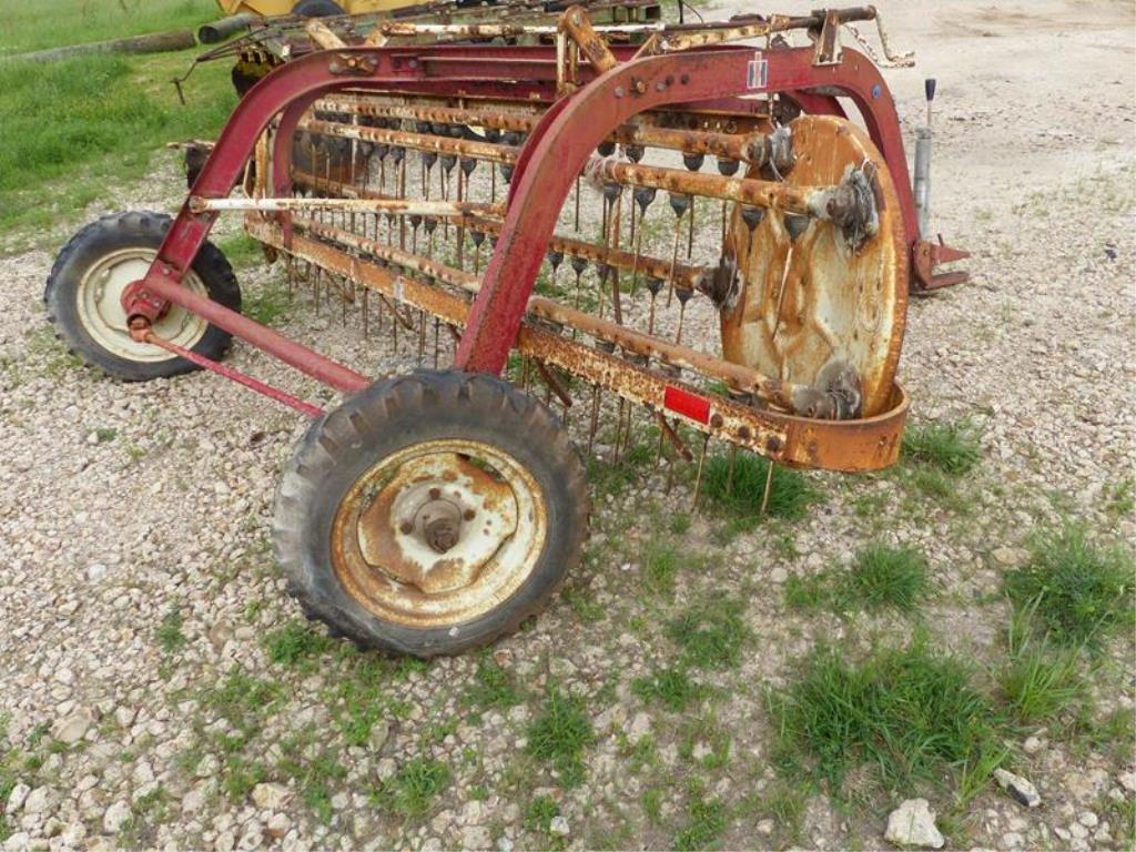 INTERNATIONAL 35 HAY RAKE