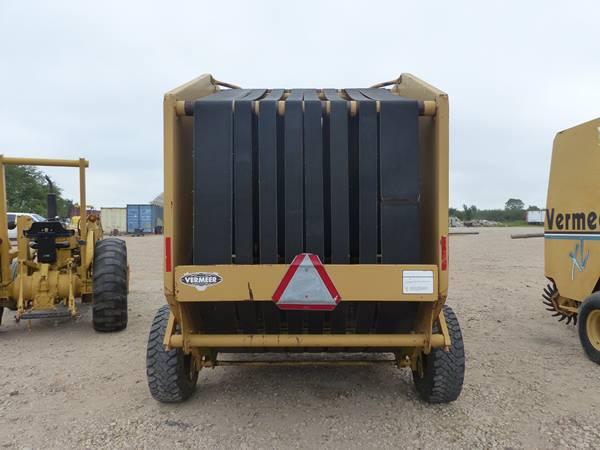 VERMEER 605H ROUND BALER