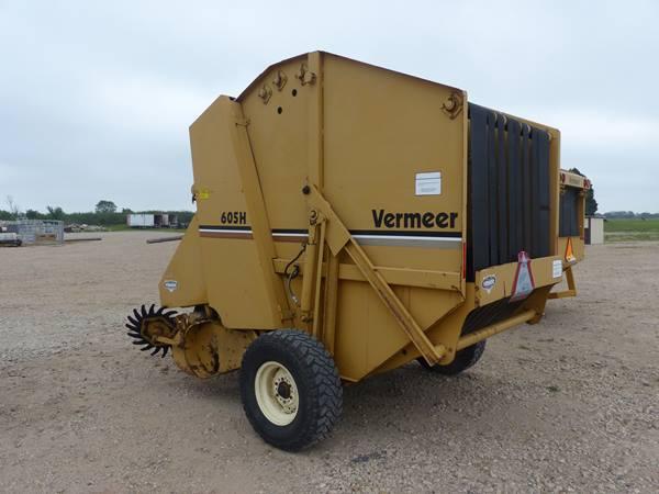 VERMEER 605H ROUND BALER