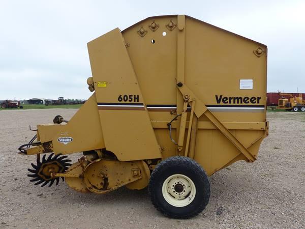 VERMEER 605H ROUND BALER