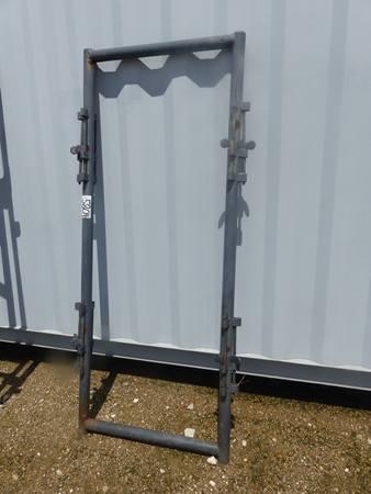 PRIEFERT 3 WAY RACK FOR HEAD GATE