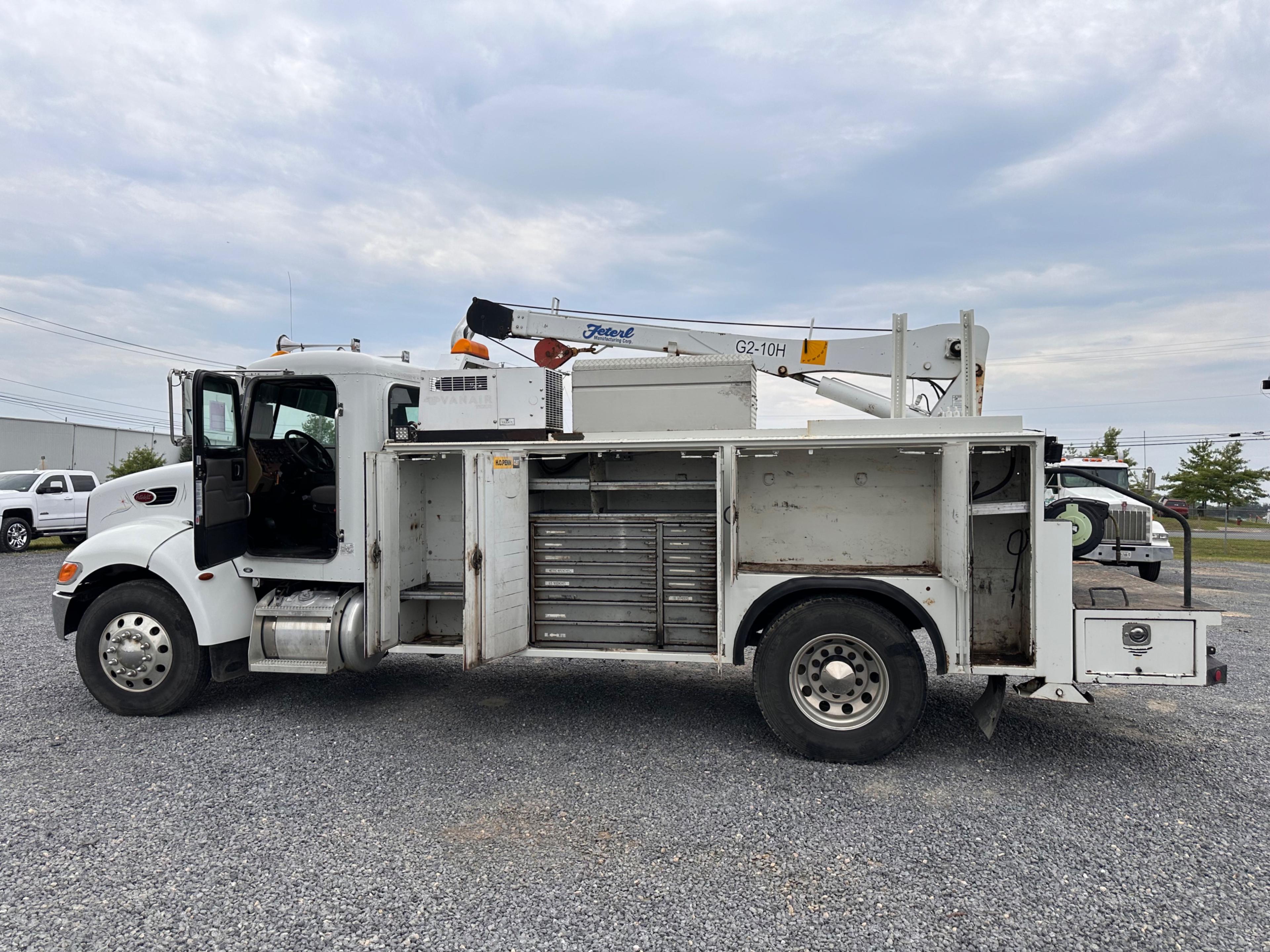 2009 Peterbilt 335 Service Truck