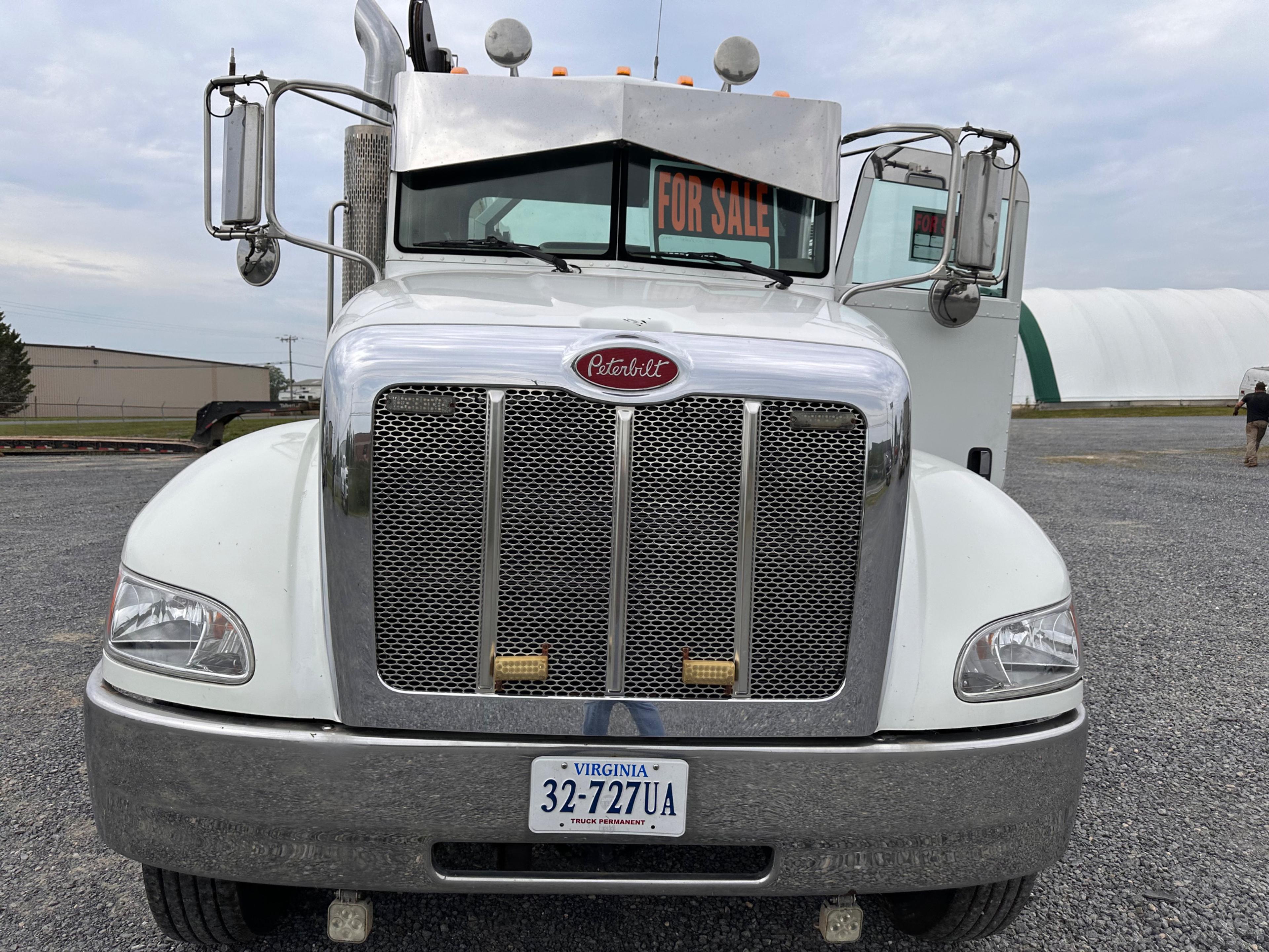 2009 Peterbilt 335 Service Truck