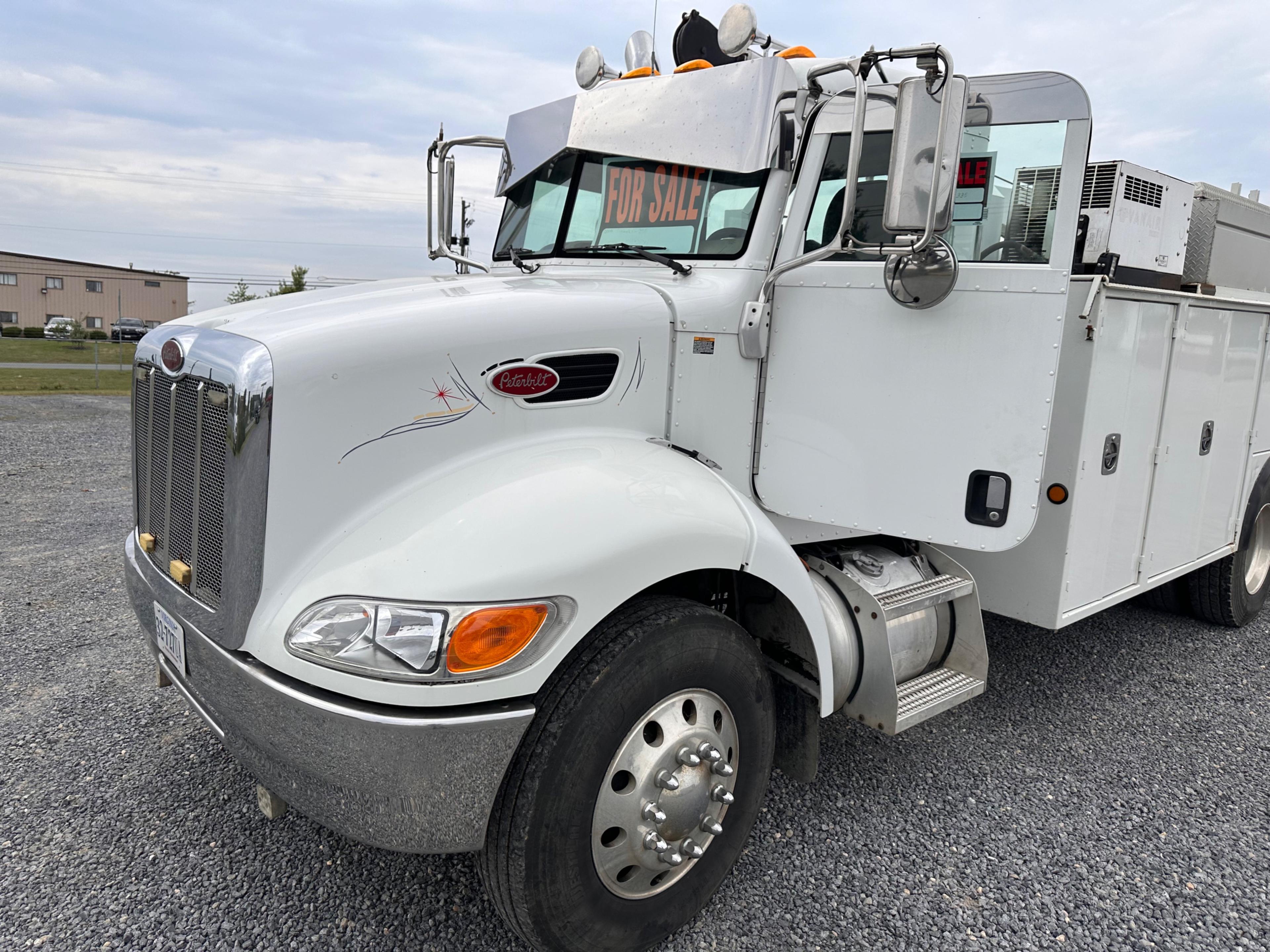 2009 Peterbilt 335 Service Truck