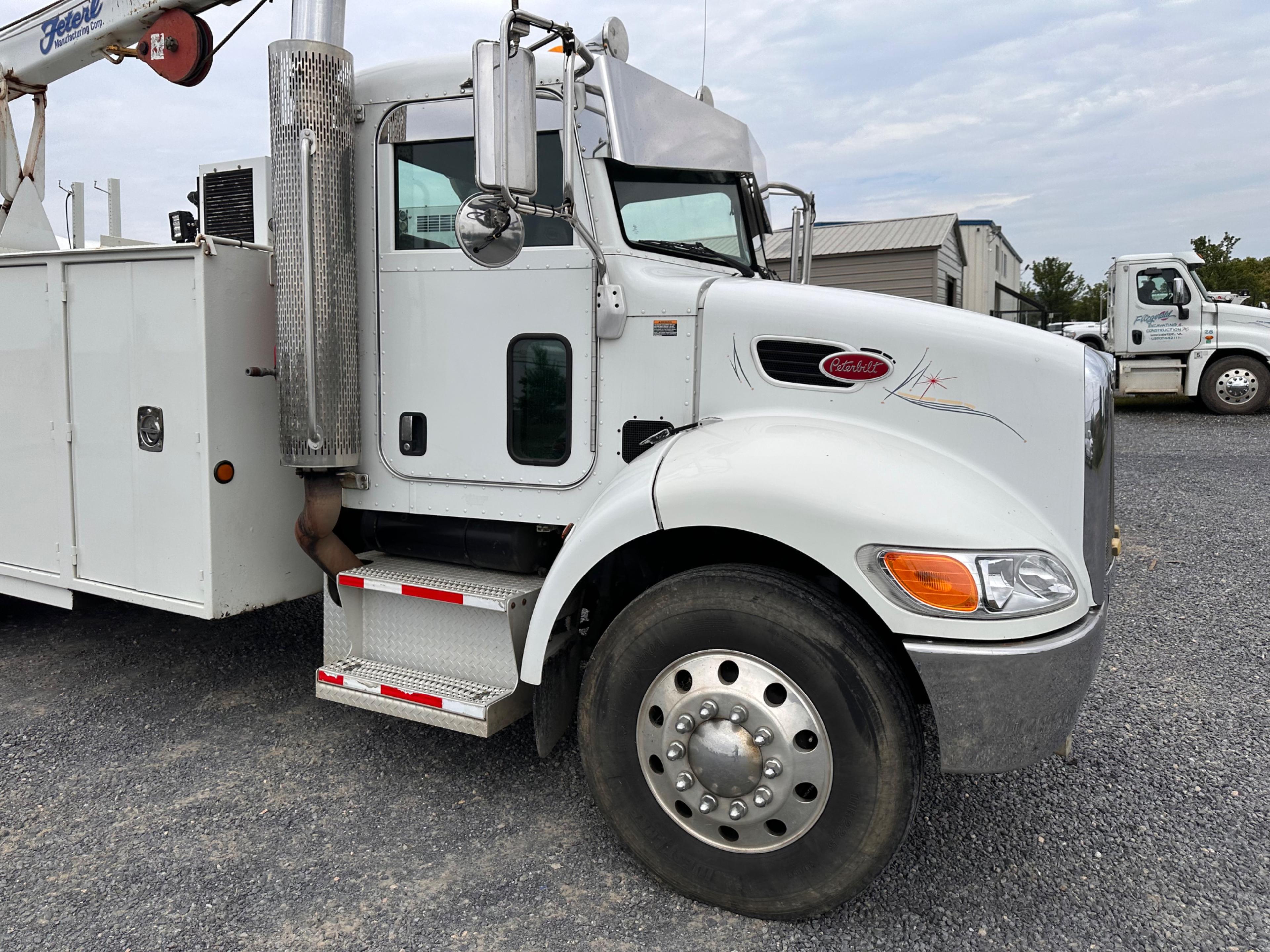 2009 Peterbilt 335 Service Truck