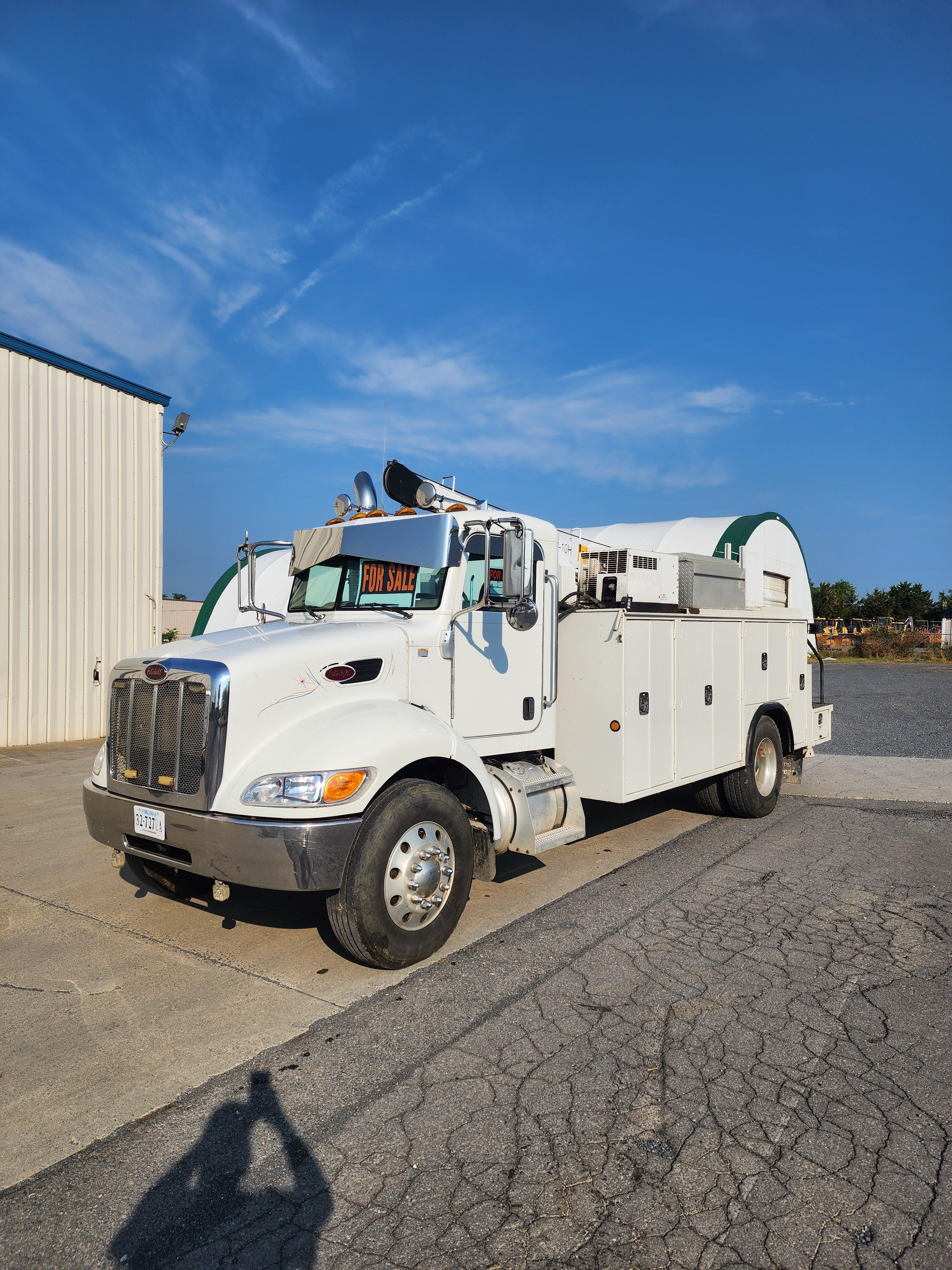 2009 Peterbilt 335 Service Truck