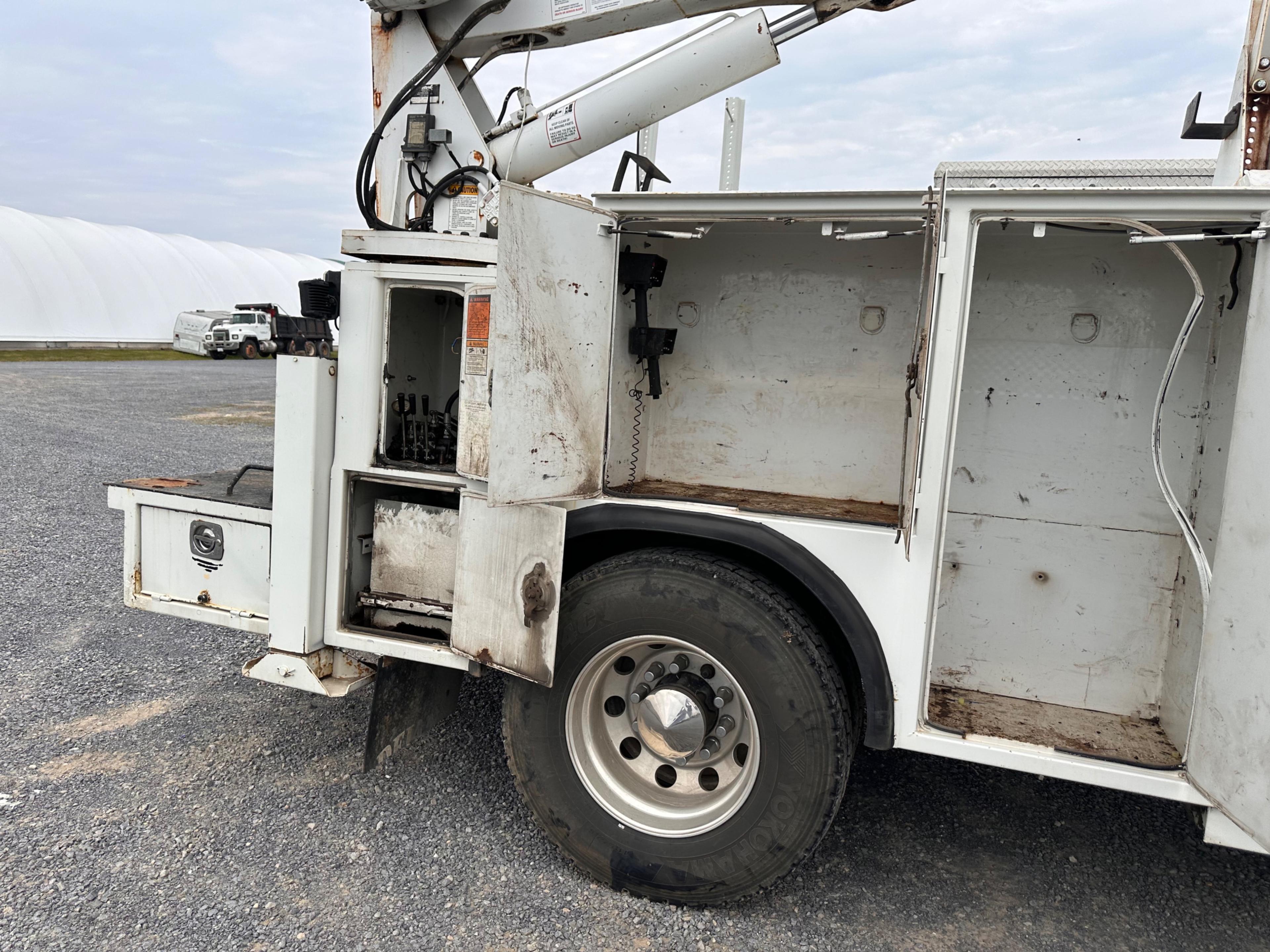 2009 Peterbilt 335 Service Truck
