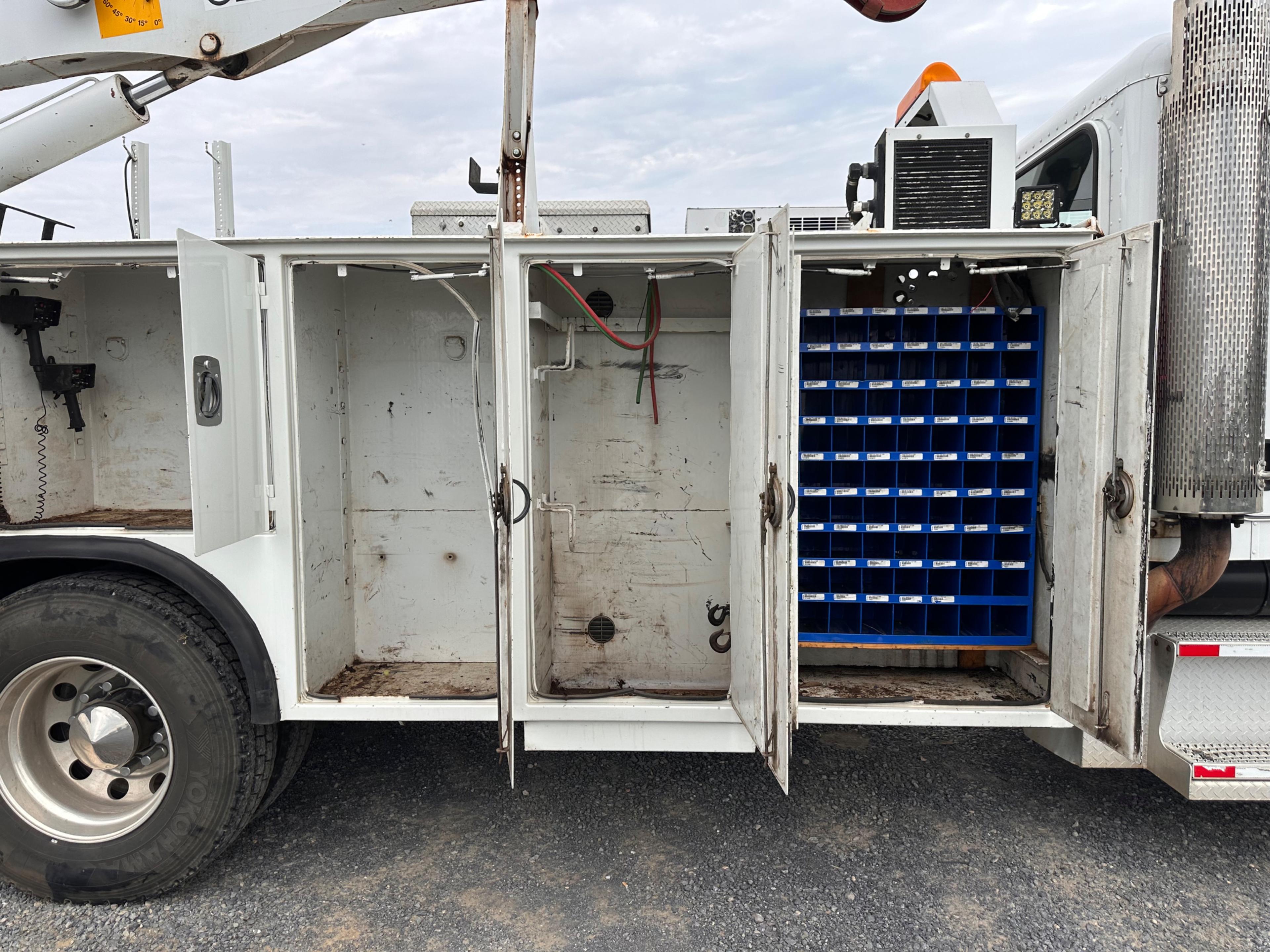 2009 Peterbilt 335 Service Truck