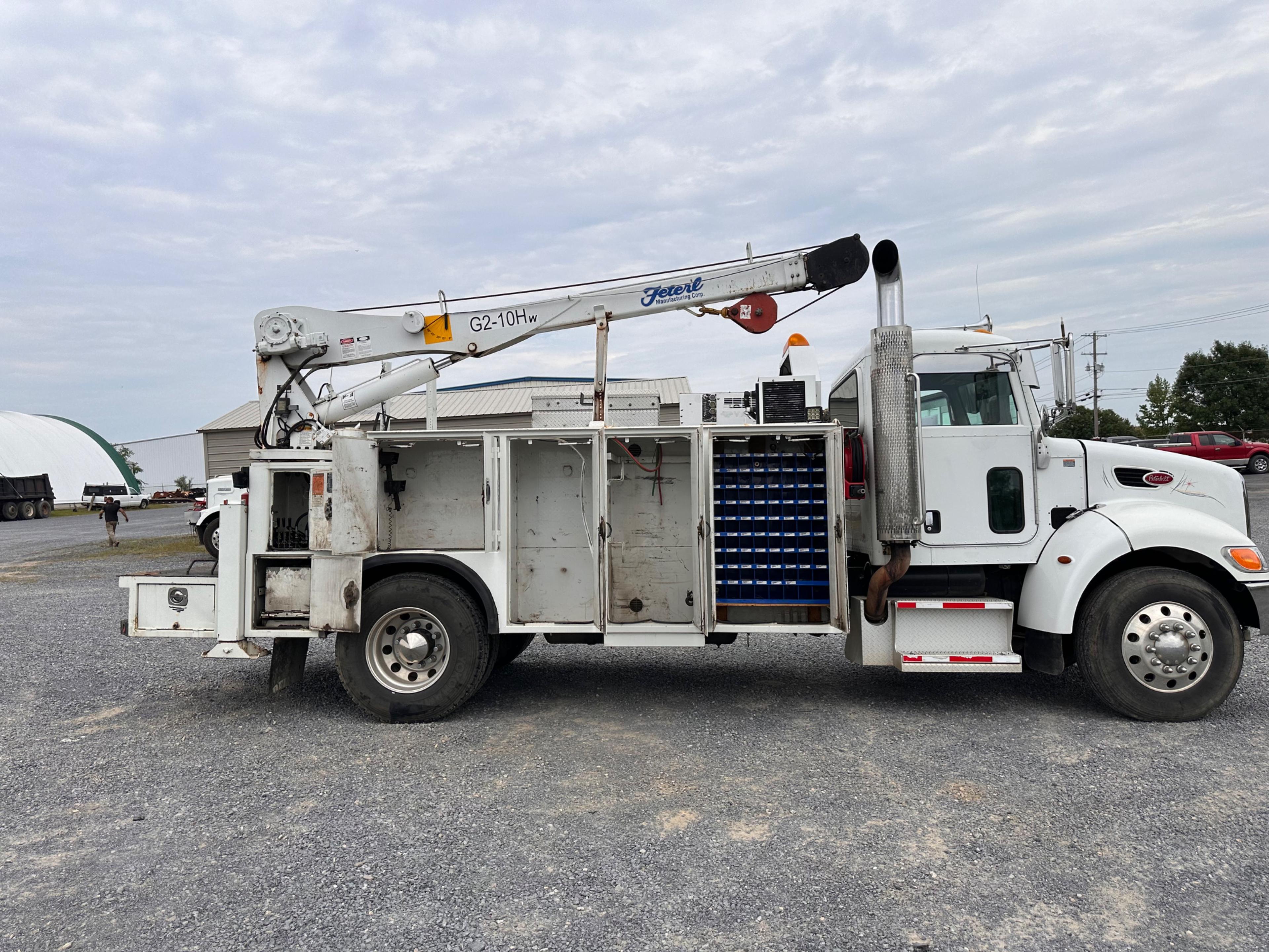 2009 Peterbilt 335 Service Truck