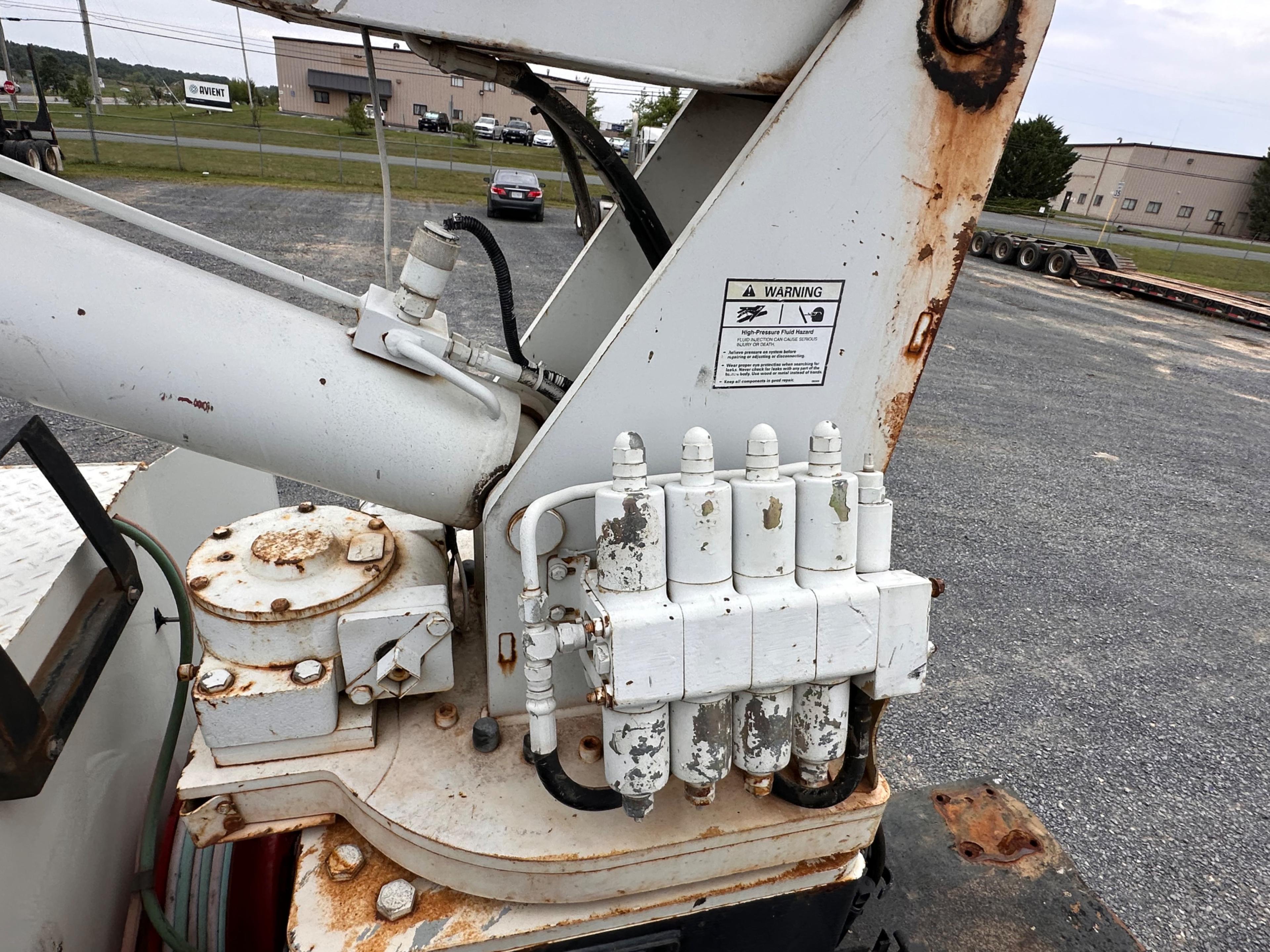 2009 Peterbilt 335 Service Truck