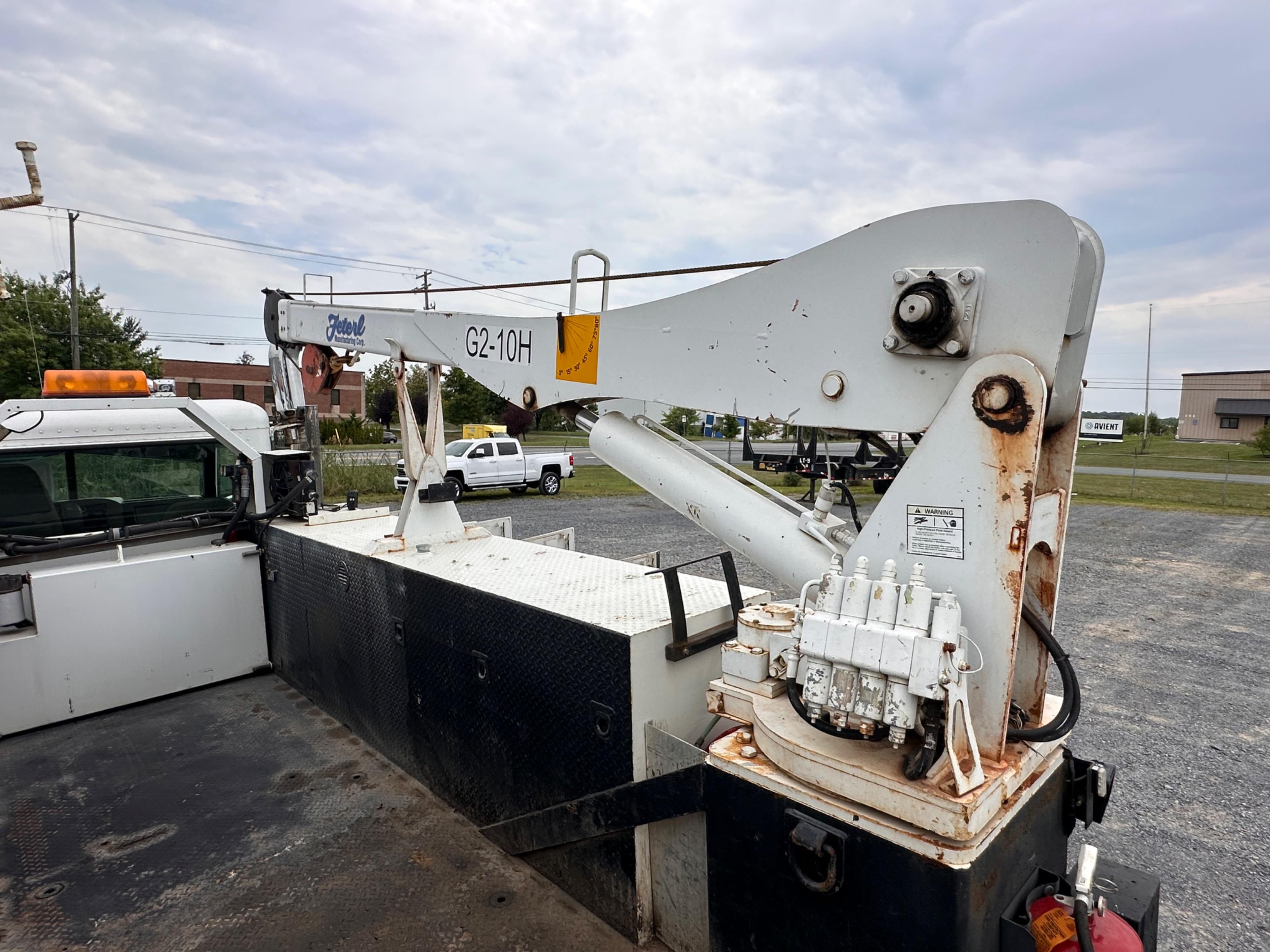 2009 Peterbilt 335 Service Truck