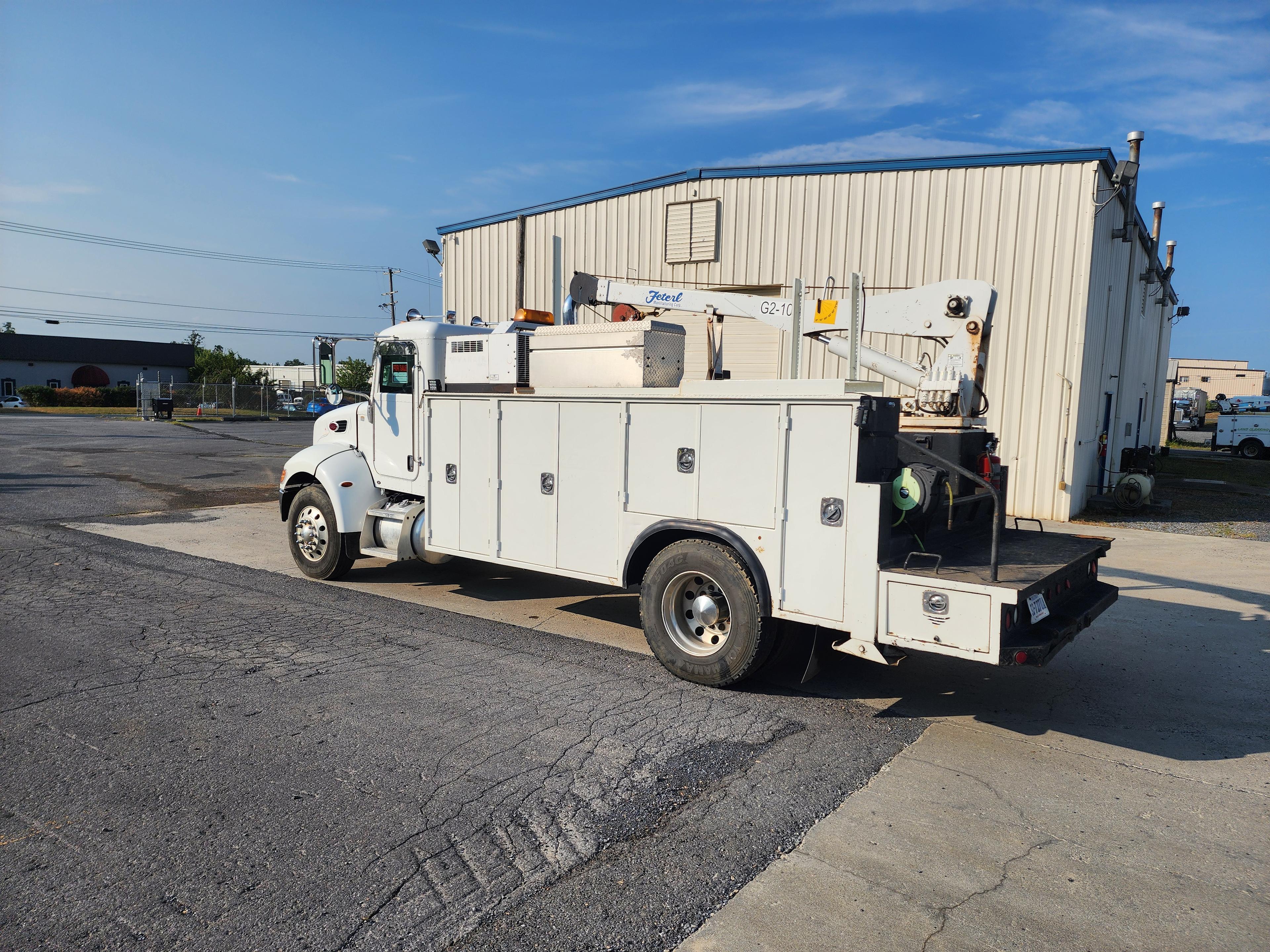 2009 Peterbilt 335 Service Truck