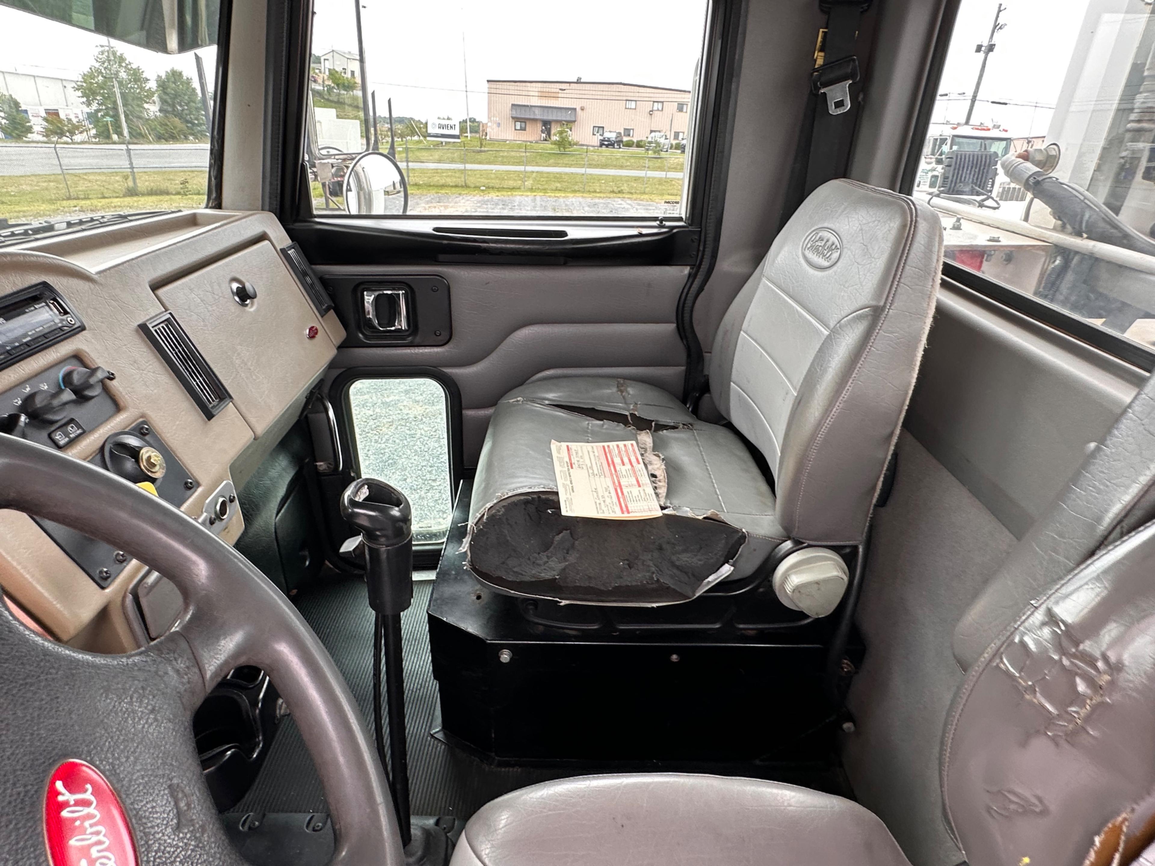 2009 Peterbilt 335 Service Truck