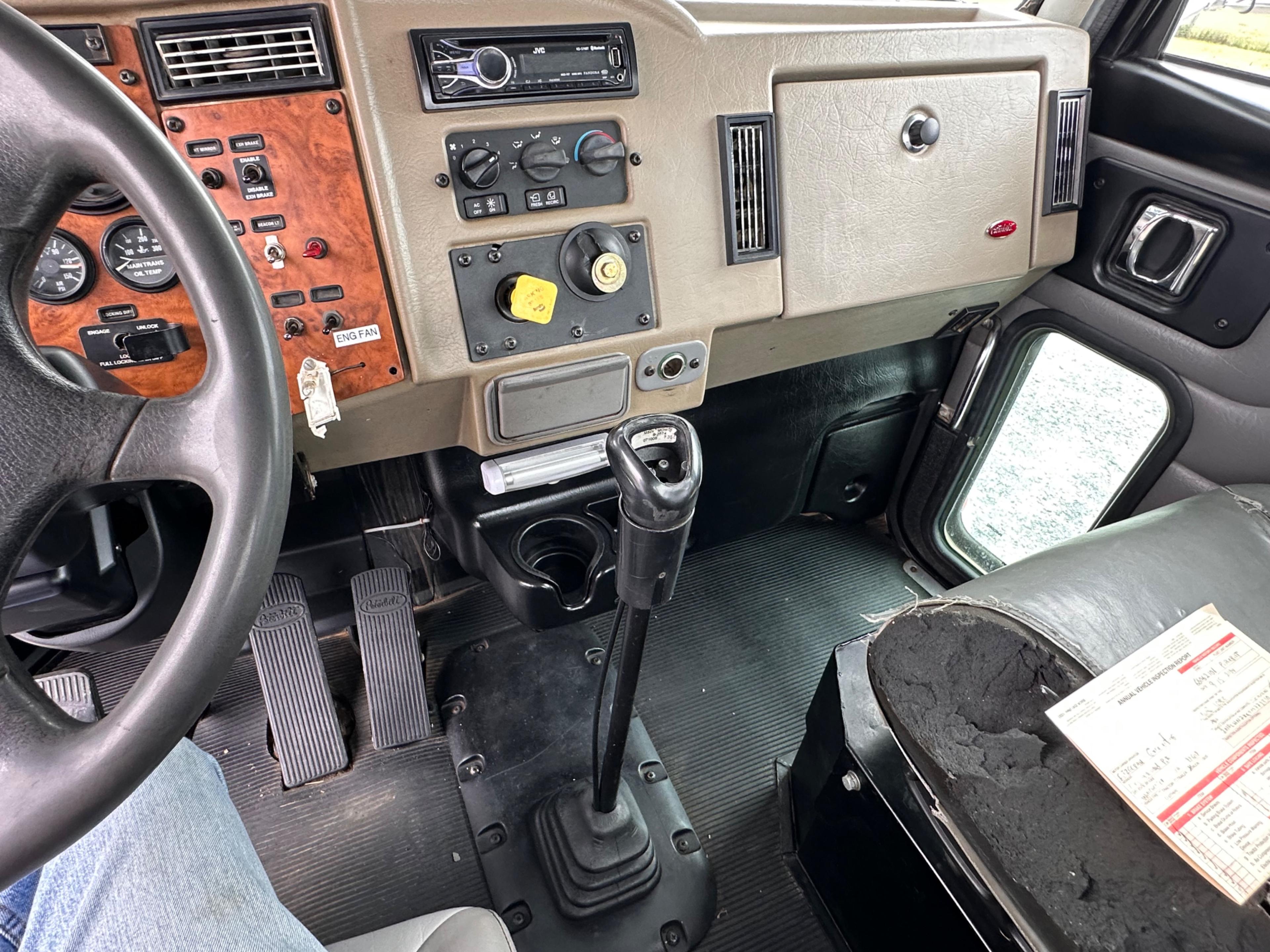 2009 Peterbilt 335 Service Truck