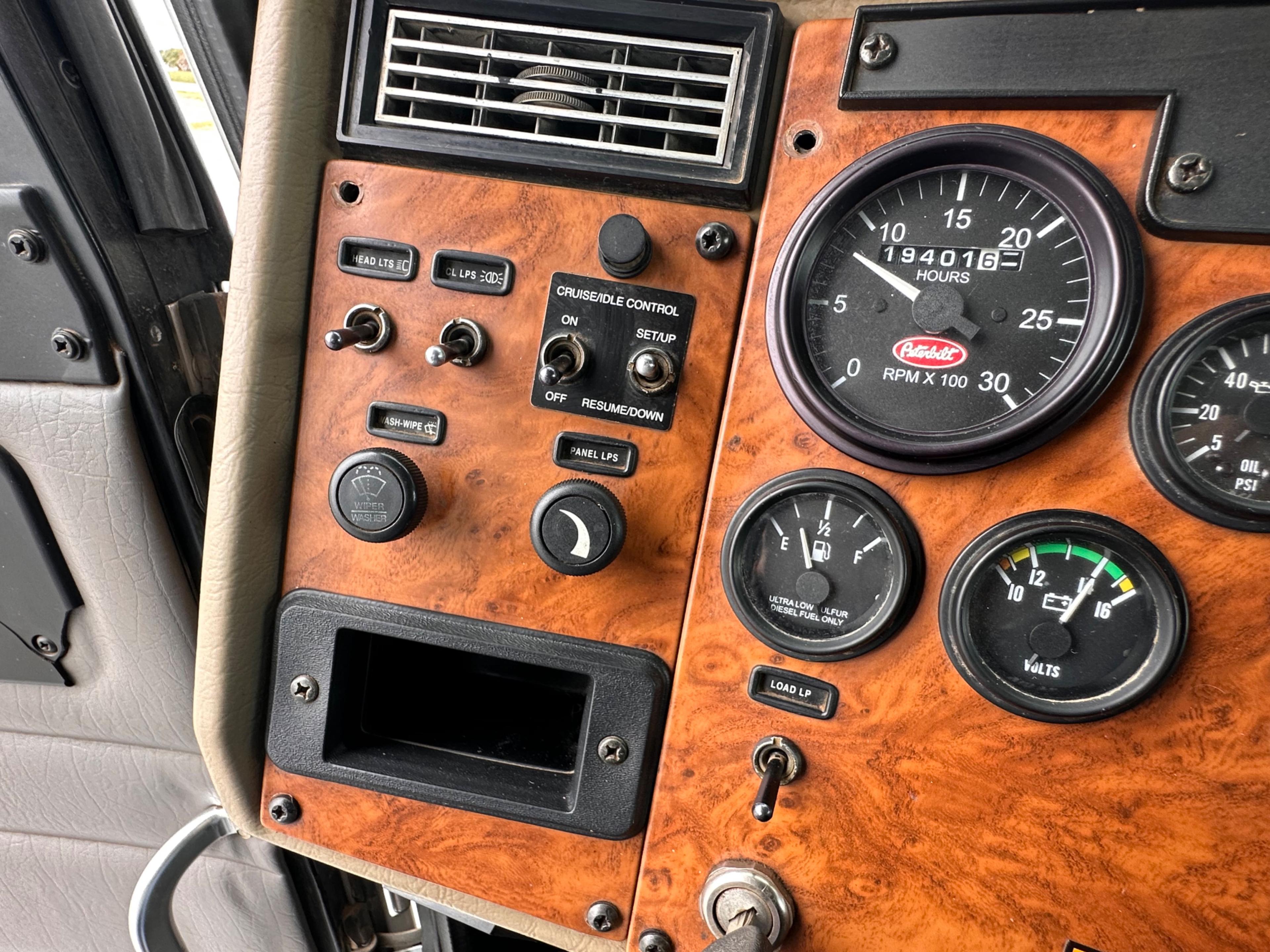 2009 Peterbilt 335 Service Truck