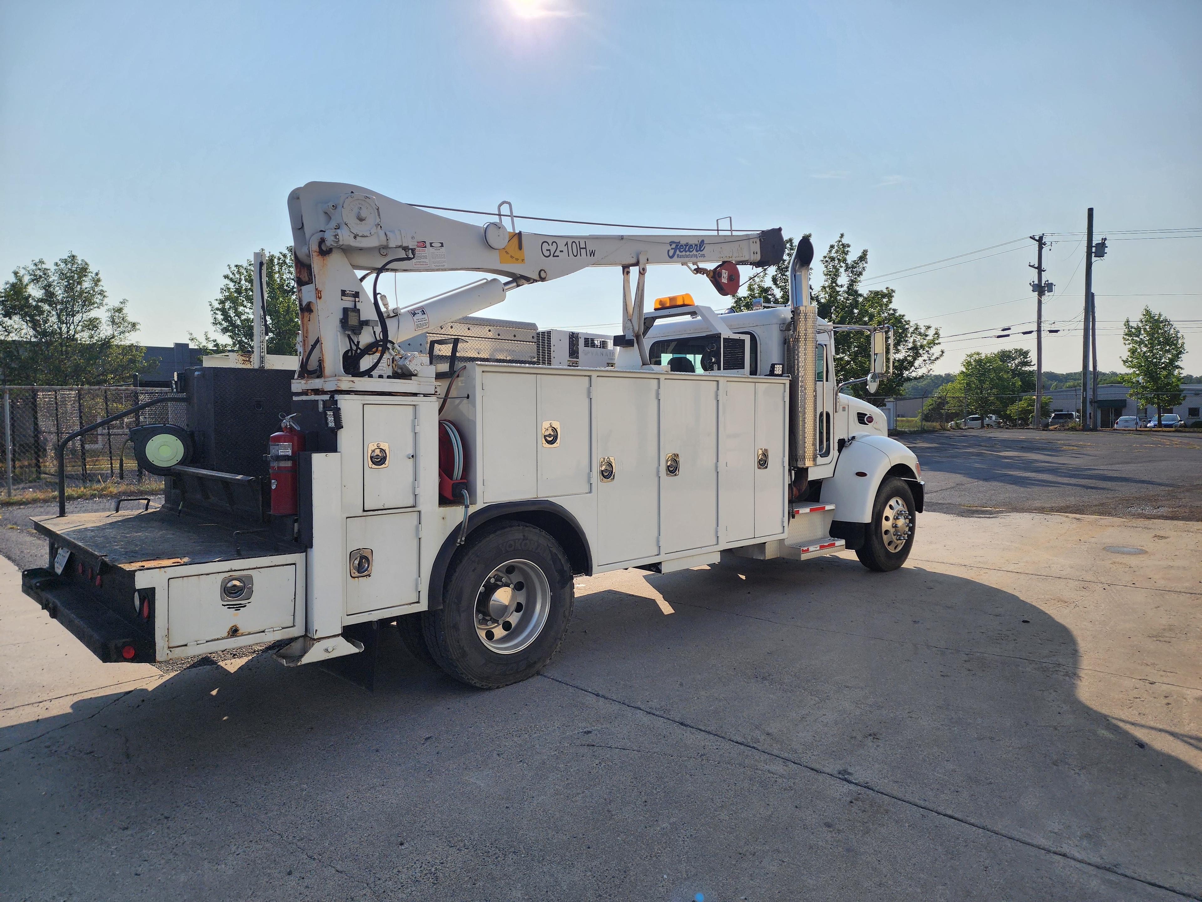 2009 Peterbilt 335 Service Truck