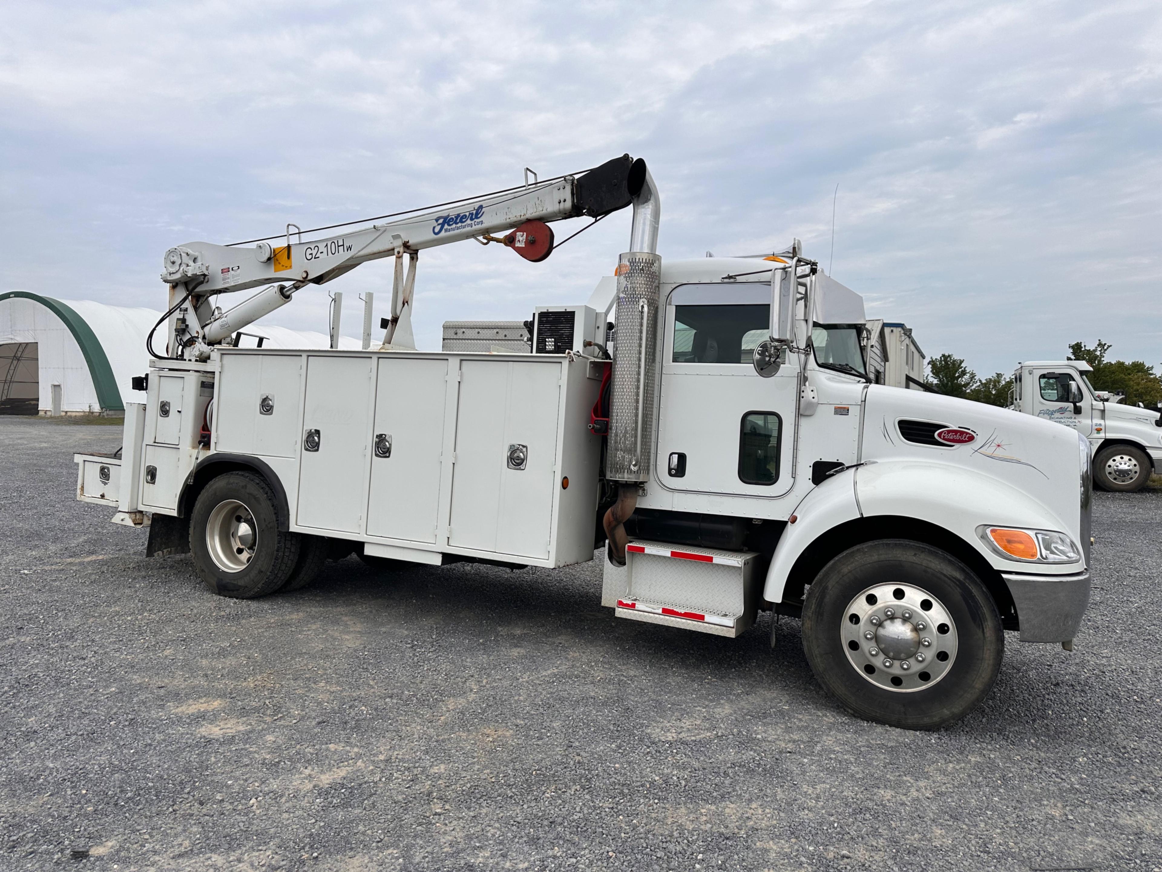 2009 Peterbilt 335 Service Truck