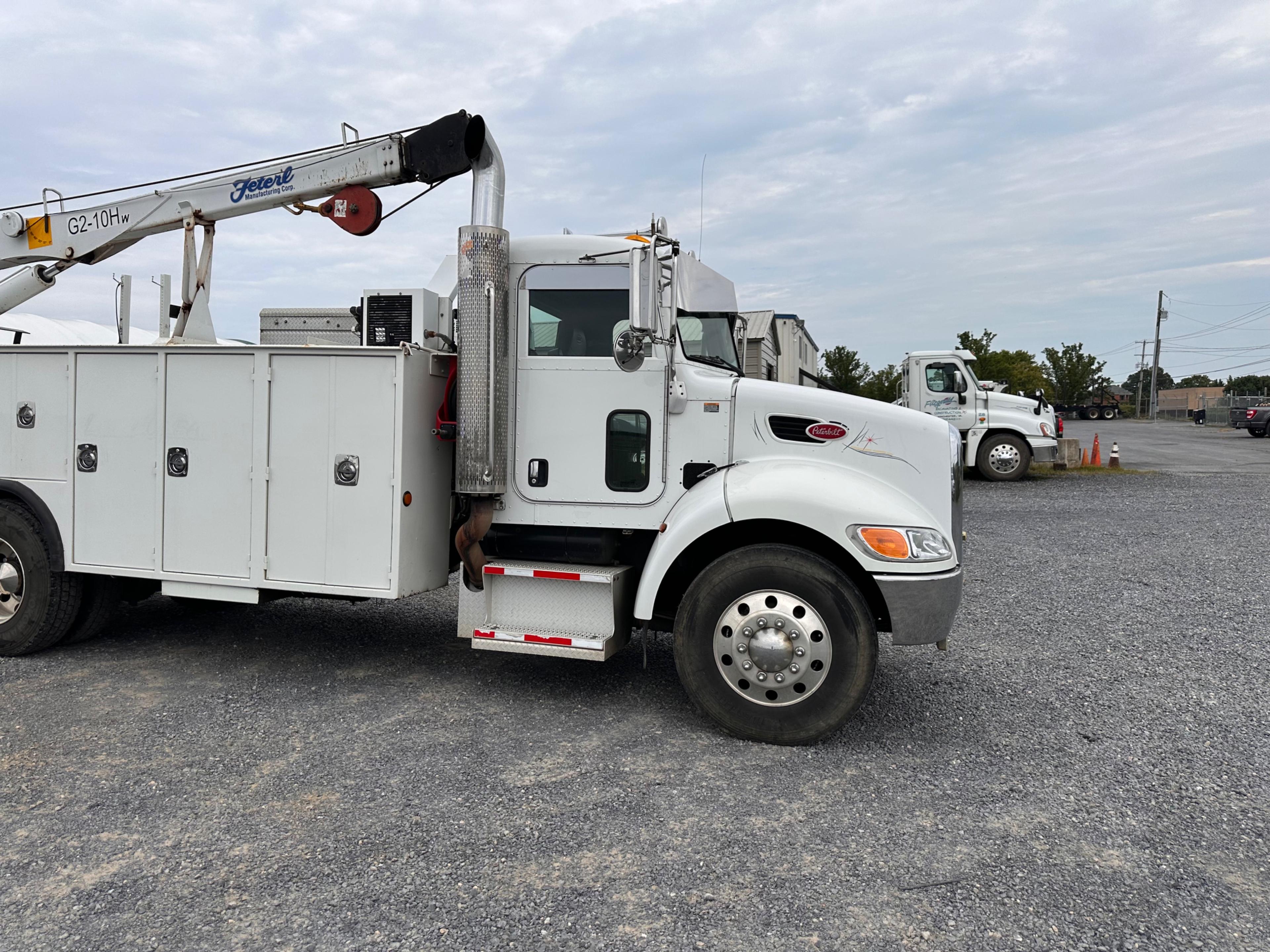 2009 Peterbilt 335 Service Truck