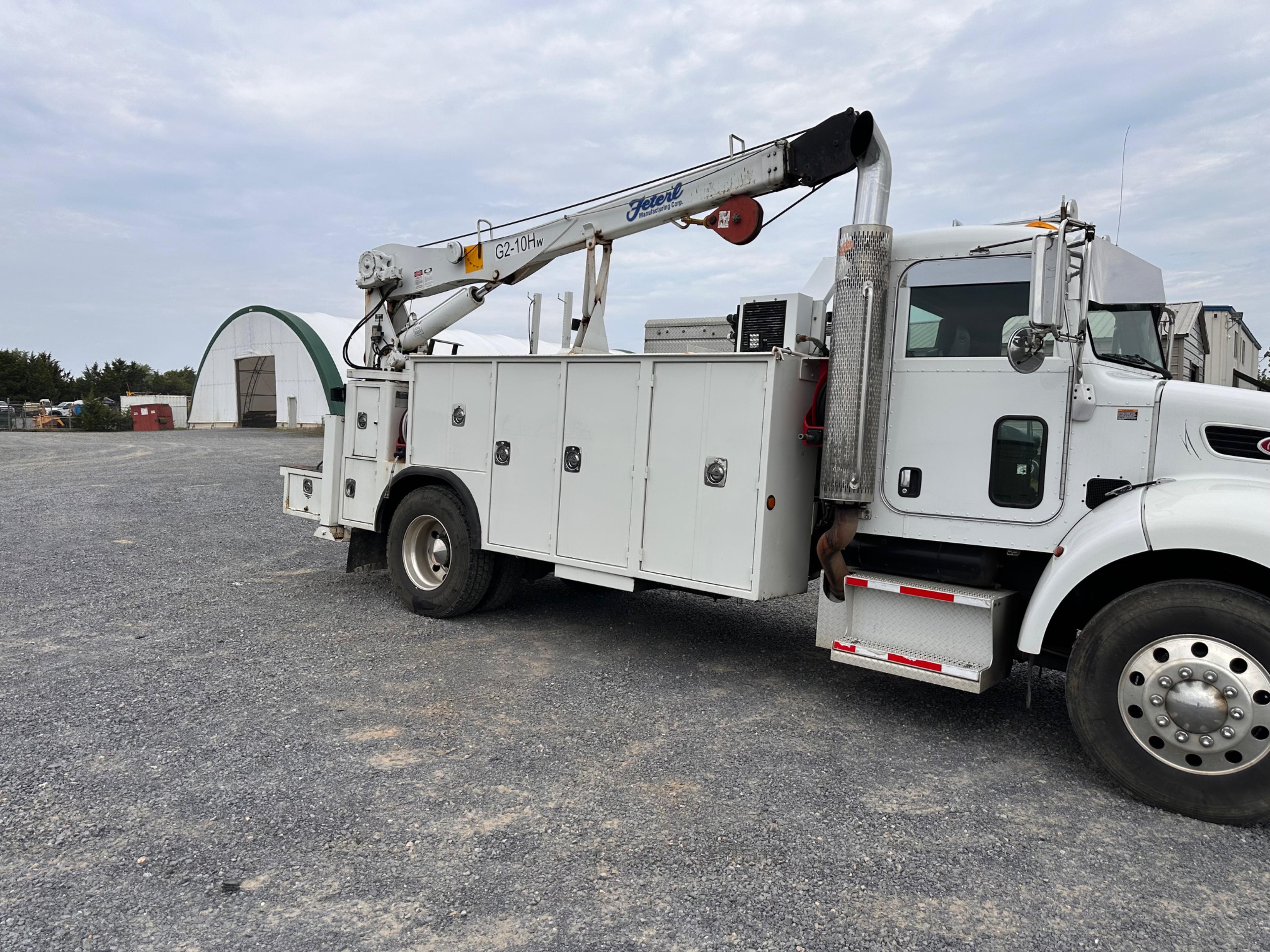 2009 Peterbilt 335 Service Truck
