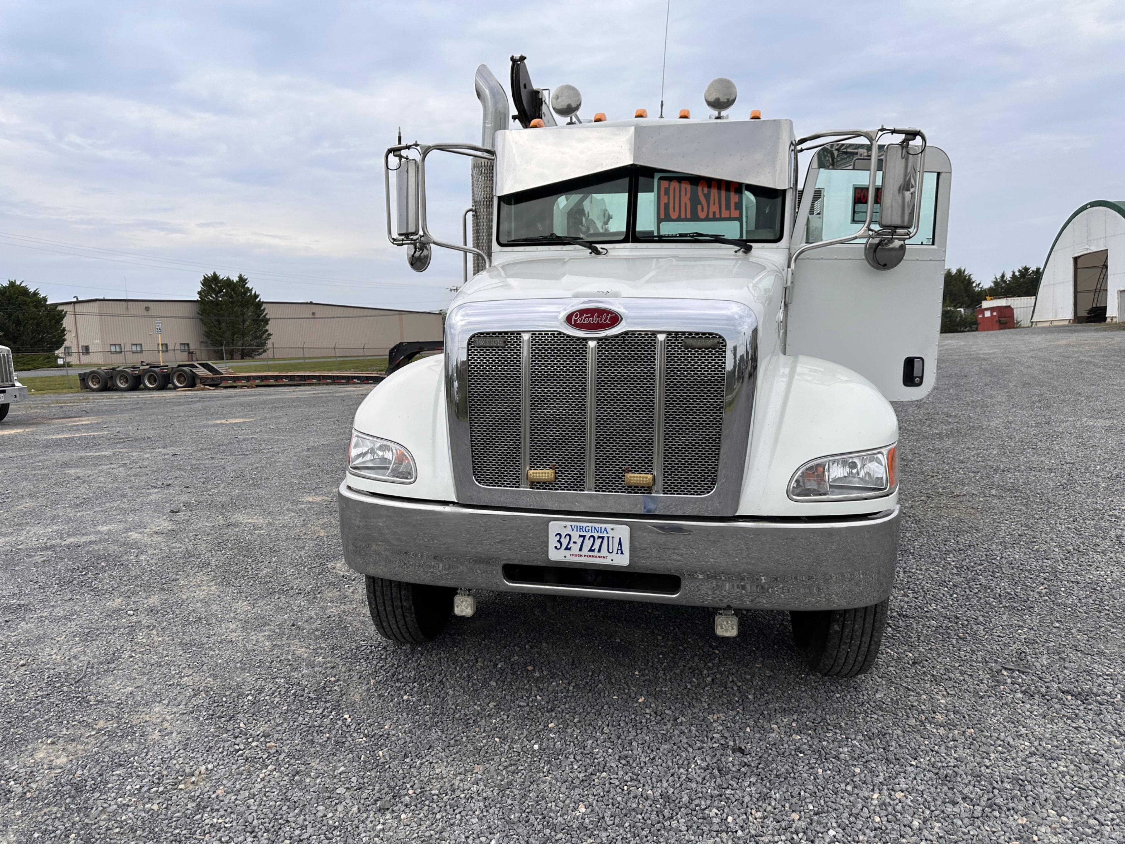 2009 Peterbilt 335 Service Truck