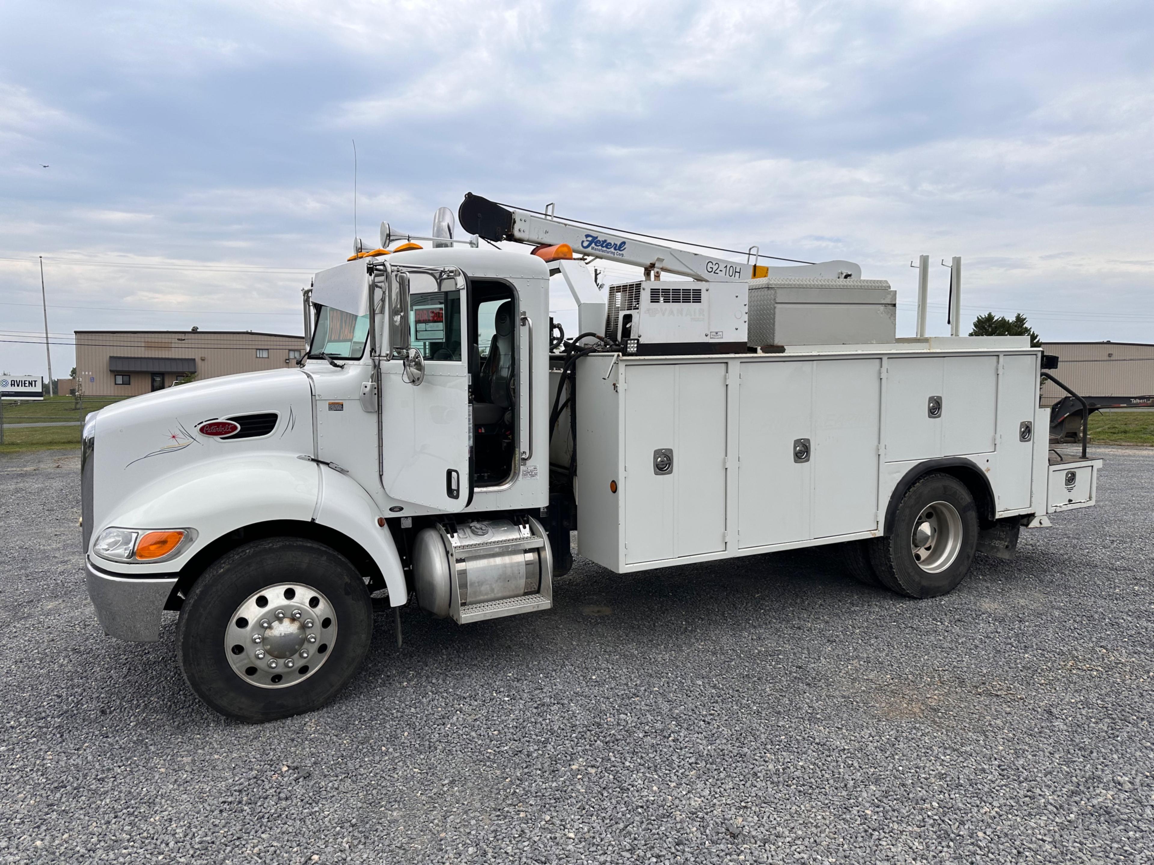2009 Peterbilt 335 Service Truck