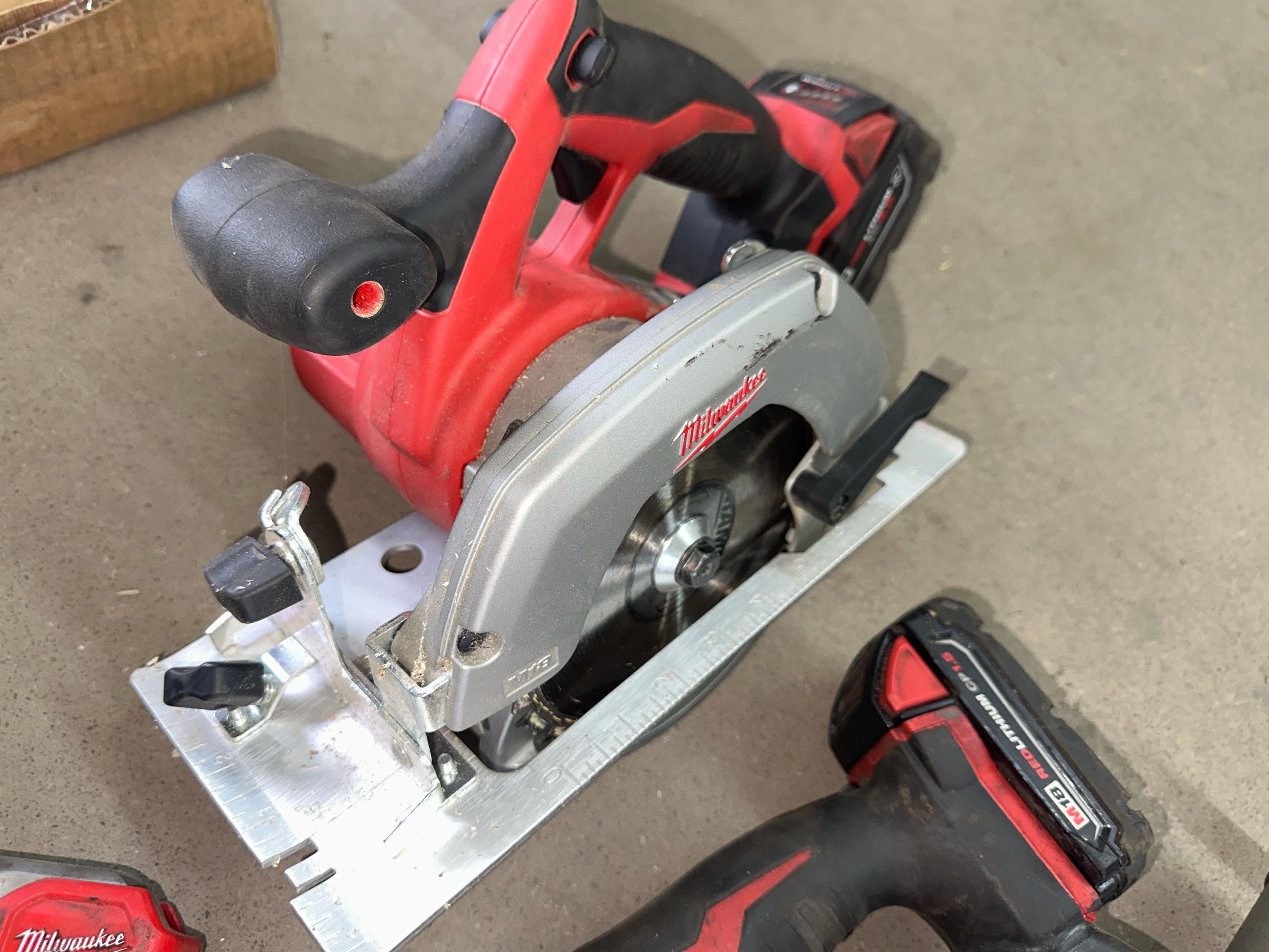 Milwaukee M18 Red LitHIUM Grease GUN