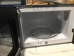 BLACK & DECKER MICROWAVE OVEN MODEL EM720CPN-PMB & IGLOO COOLER