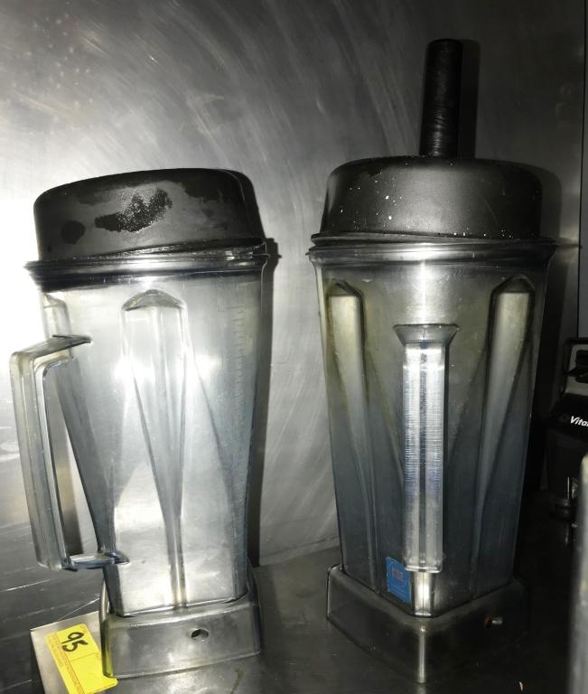 VITAMIX COMMERCIAL BLENDER MODEL VM0101 INCLUDES (3) CONTAINERS & (2) PLUNGERS
