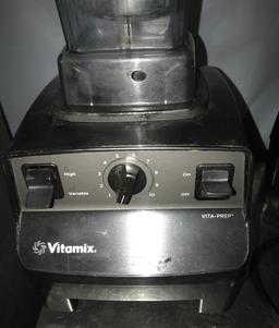 VITAMIX COMMERCIAL BLENDER MODEL VM0101 INCLUDES (3) CONTAINERS & (2) PLUNGERS