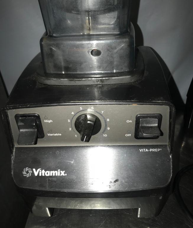 VITAMIX COMMERCIAL BLENDER MODEL VM0101 INCLUDES (3) CONTAINERS & (2) PLUNGERS