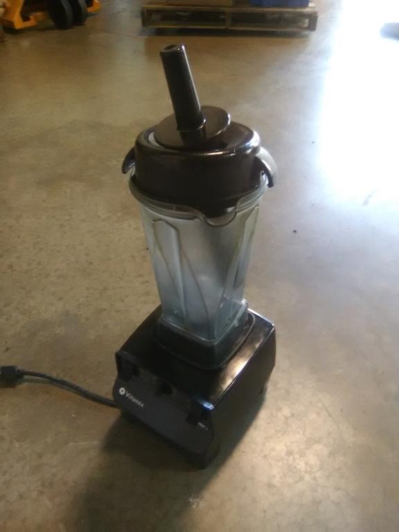 VITAMIX COMMERCIAL BLENDER MODEL VM0101 INCLUDES (3) CONTAINERS & (2) PLUNGERS
