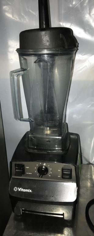 VITAMIX COMMERCIAL BLENDER MODEL VM0101 INCLUDES (3) CONTAINERS & (2) PLUNGERS