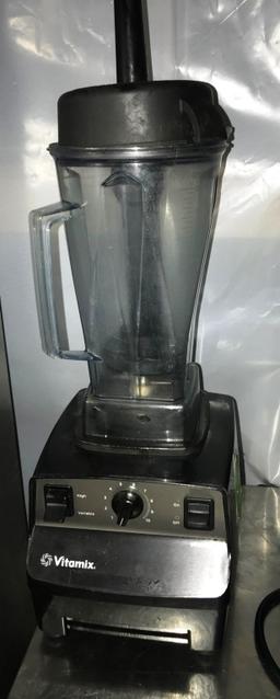 VITAMIX COMMERCIAL BLENDER MODEL VM0101 INCLUDES (3) CONTAINERS & (2) PLUNGERS
