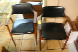 LOT CONSISTING OF OFFICE FURNITURE INCLUDING