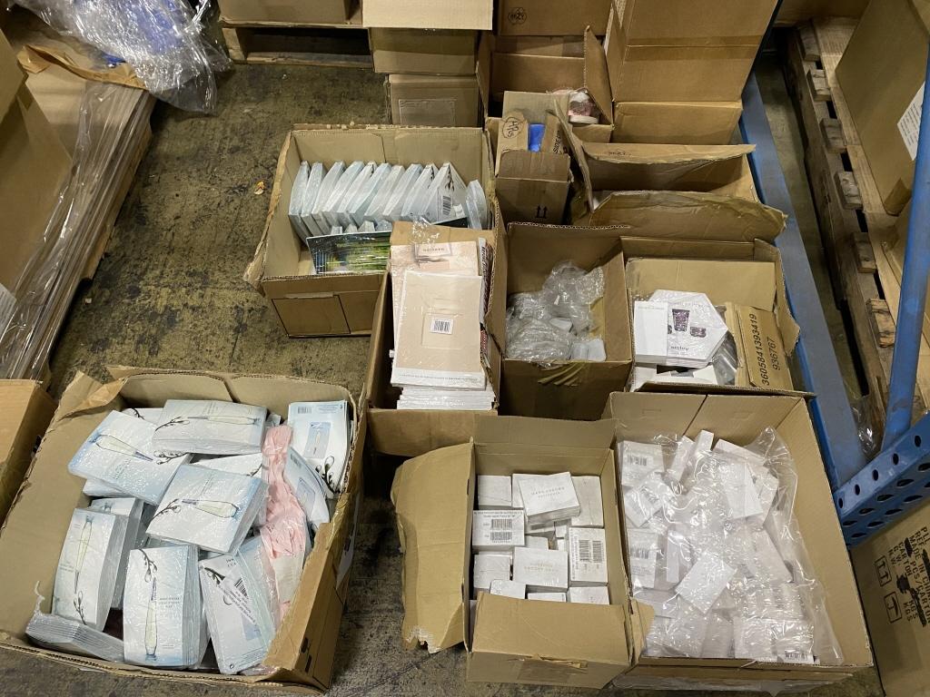 LOT ASSORTED PROMOTIONAL ITEMS