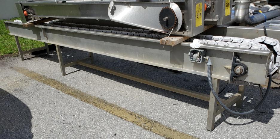 STAINLESS CONVEYOR WITH PLASTIC CHAIN