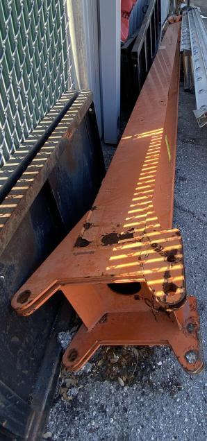 2002 INTERNATIONAL CRANE (MODEL 1300) TRUCK (TRUCK 11)