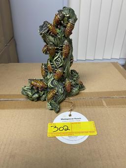 MADAGASCAR HISSING ROACH TOWER, ITEM 60304200