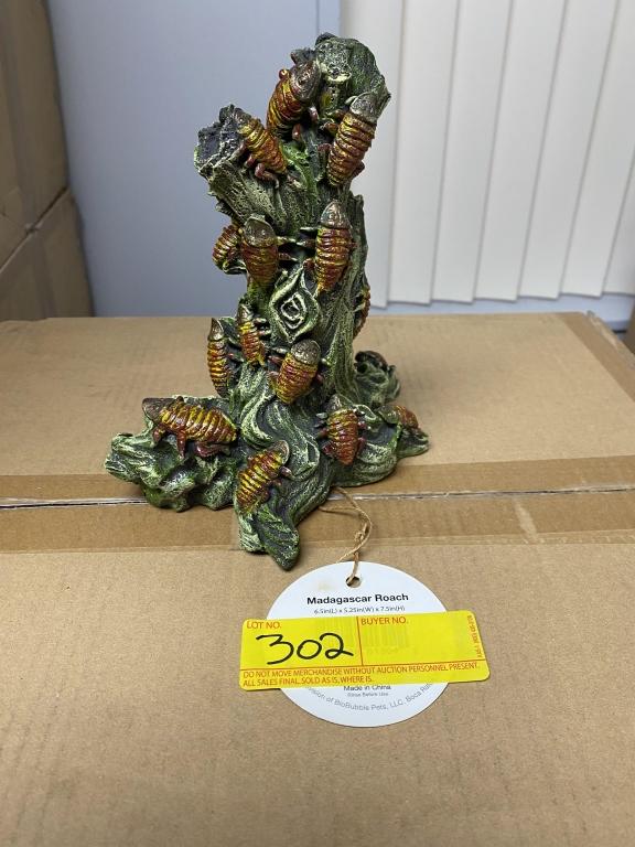 MADAGASCAR HISSING ROACH TOWER, ITEM 60304200