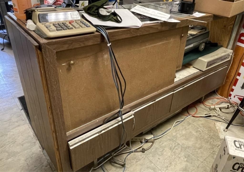 WIRE METRO RACK AND GLASS DISPLAY