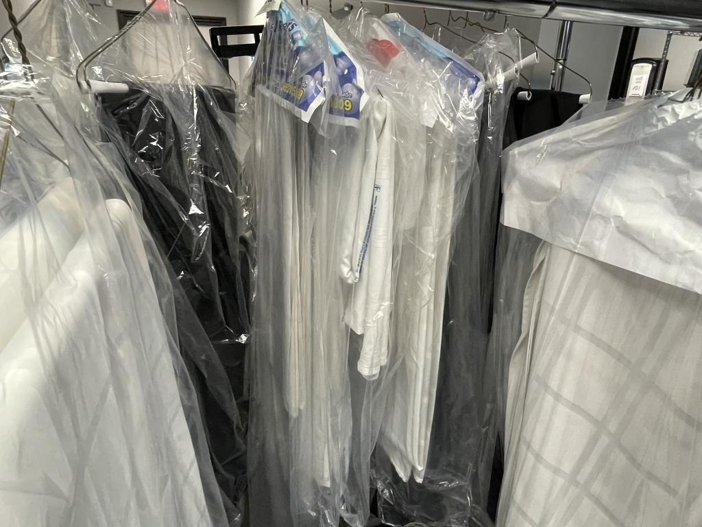 ROLLING GARMENT RACK