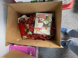 LOT CONSISTING OF ASSORTED HOLIDAY DECORATIONS
