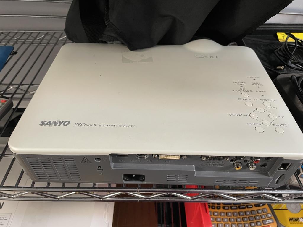 SANYO MODEL PRO XTRAX PLC-XU88 PROJECTOR