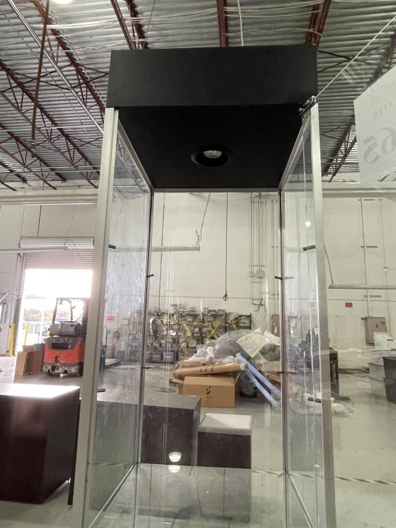 LOCKING GLASS CABINET INCLUDES LIGHT
